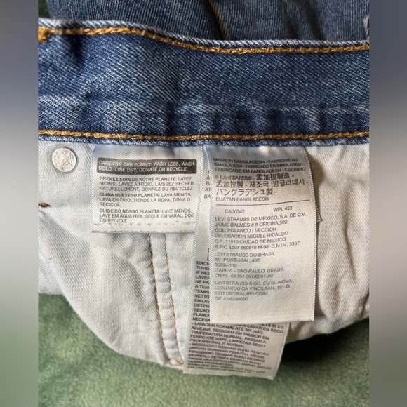 Levi's 550 Classic Men's Blue Jeans, Size: 34W x 30” L (5081) - Picture 6 of 15